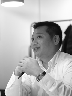 衛藤健二 様